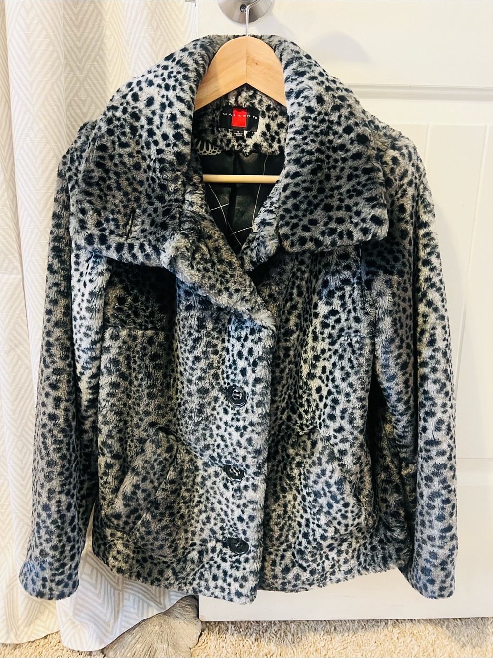 Gallery Black & Gray Leopard Faux-Fur Teddy Coat